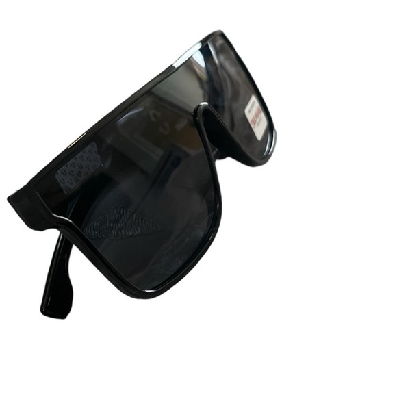True Religion Oversized Black Sunglasses - Picture 5 of 7